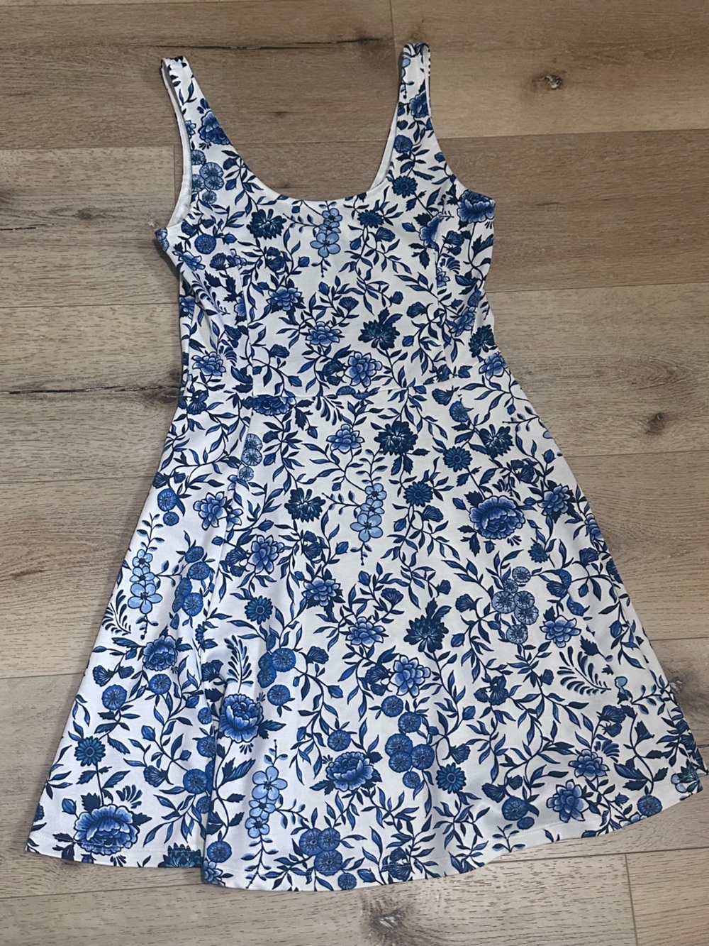 Divided-Blue Floral Scoop Neck Dress